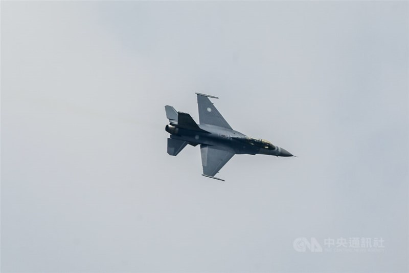 Tayvan’da F-16 denize düştü: Pilot aranıyor