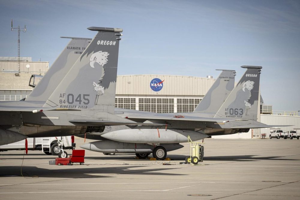 NASA filosuna iki F-15 katıldı