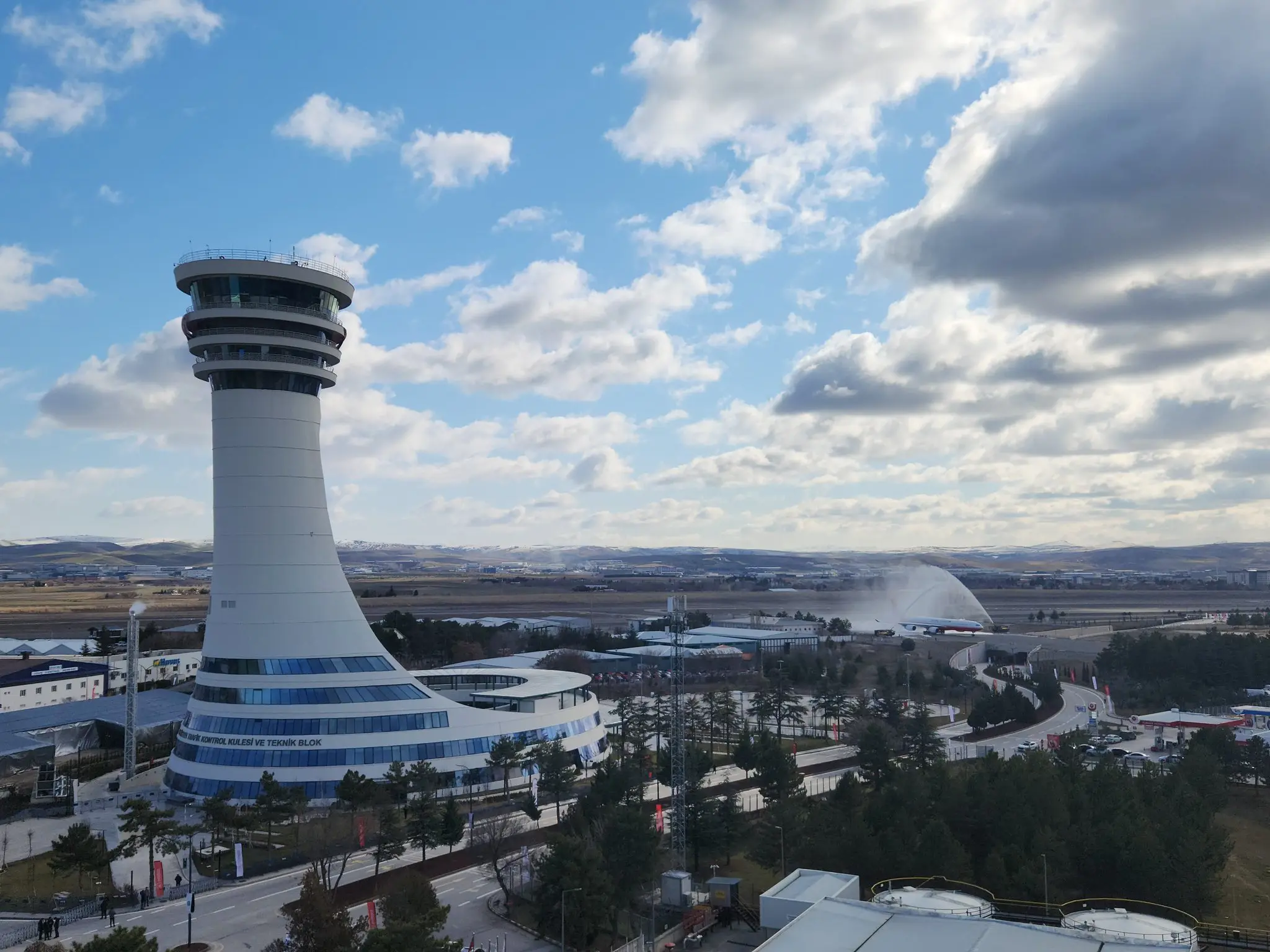 Ankara Esenboğa Havalimanı’nın 3’üncü pisti ve yeni kulesini Cumhurbaşkanı Erdoğan açtı