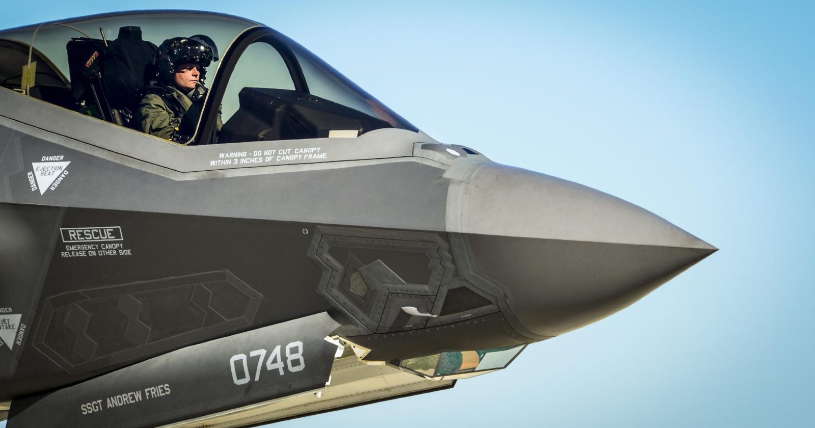 “F-35’in yazılımı iPhone gibi kırılabilir”