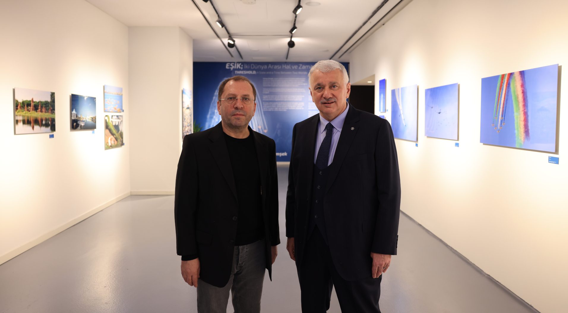 Bilal Ekşi, Güntay Şimşek’in “Ara Hâl / Ara Zaman” sergisini gezdi