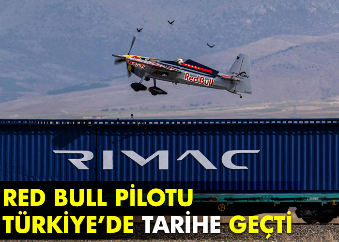 Red Bull pilotundan Türkiye’de tarihi uçuş