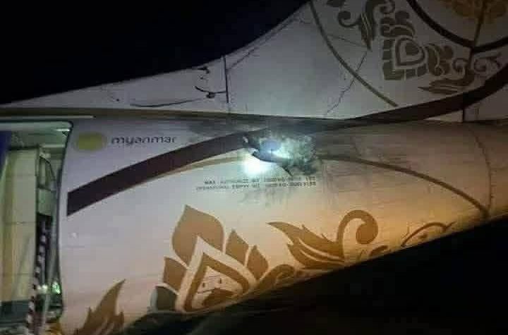 Yolcu alırken uçağa drone isabet etti