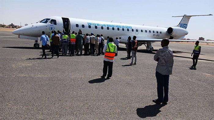 Hartum’a 3 yıl sonra ilk BM uçağı indi